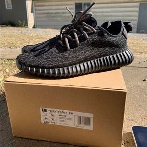 Yeezy 350 Pirate Black Size 10